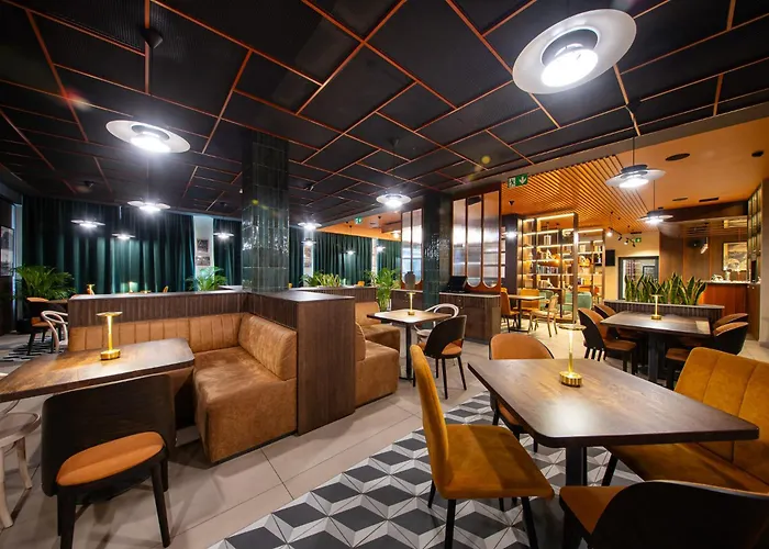 Gold Hotel